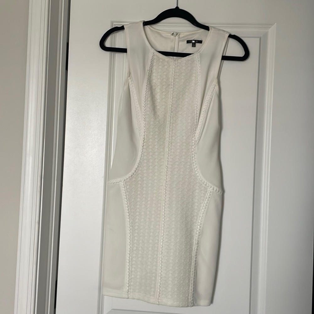 Off white dress, size medium, great condition